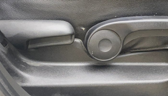 2016 Maruti Vitara Brezza ZDI PLUS, Diesel, Manual, 1,04,764 km, Driver Side Adjustment Panel