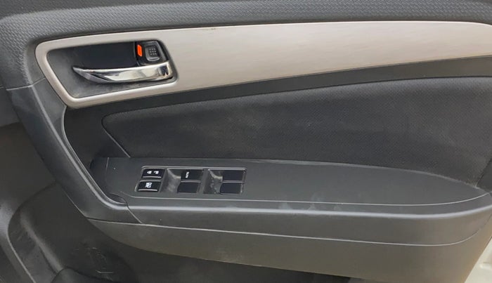 2016 Maruti Vitara Brezza ZDI PLUS, Diesel, Manual, 1,04,764 km, Driver Side Door Panels Control
