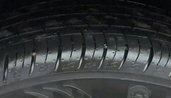 2016 Ford Ecosport TREND+ 1.0L ECOBOOST, Petrol, Manual, 1,49,070 km, Right Rear Tyre Tread