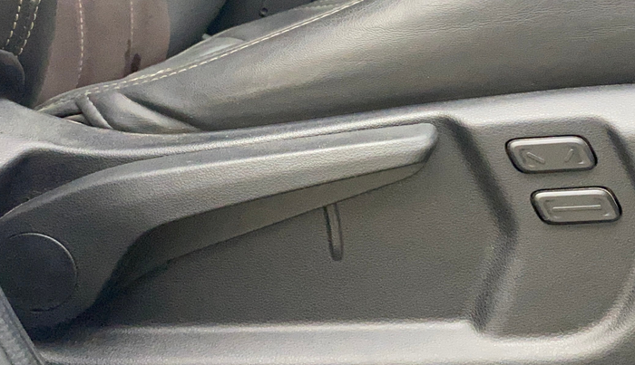 2024 Hyundai VENUE SX(O) 1.0 Turbo DCT Knight Edition, Petrol, Automatic, 15,504 km, Driver Side Adjustment Panel