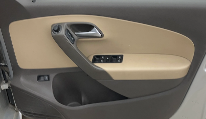 2016 Volkswagen Vento HIGHLINE PETROL AT, Petrol, Automatic, 83,011 km, Driver Side Door Panels Control