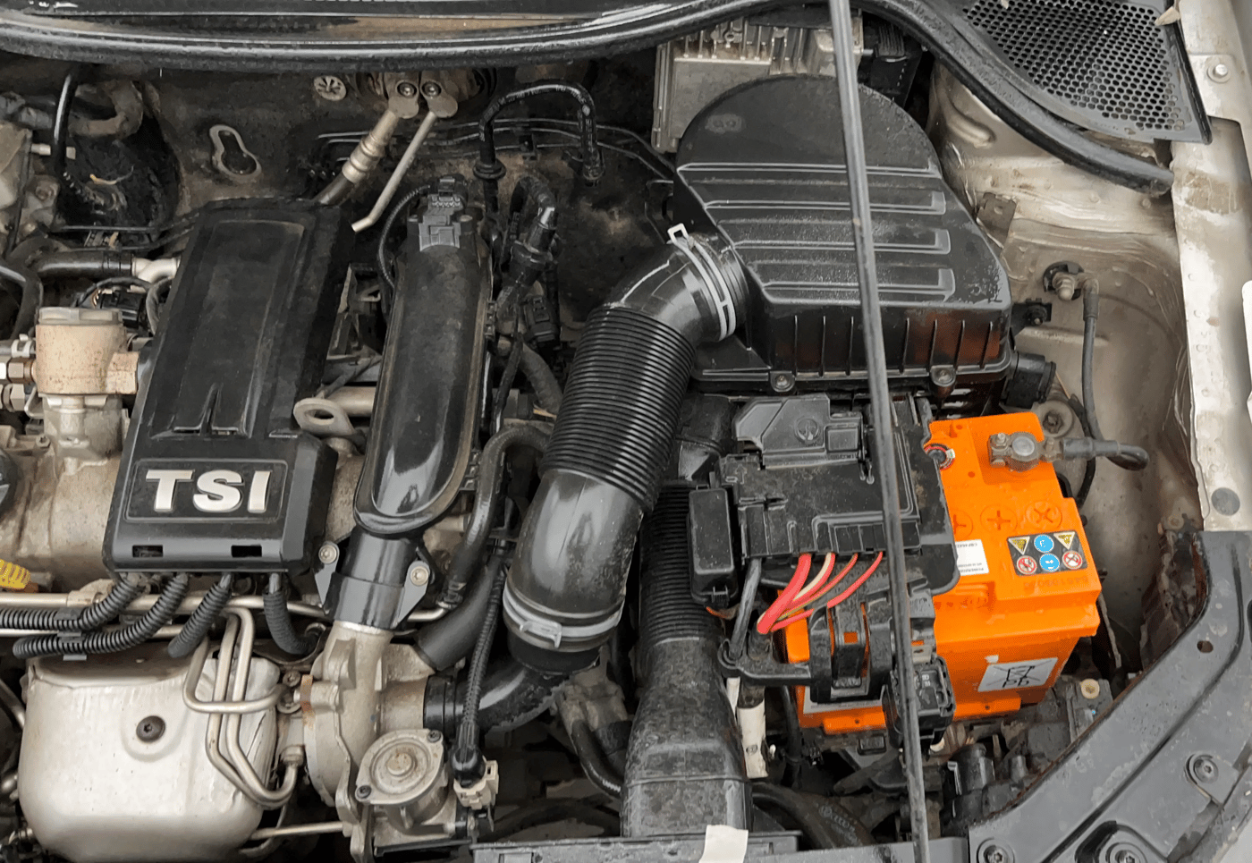 2016 Volkswagen Vento HIGHLINE PETROL AT, Petrol, Automatic, 83,034 km, Engine View - Left
