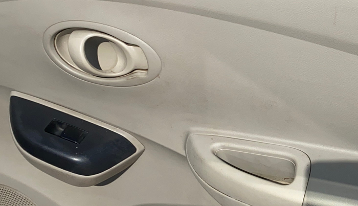 2017 Datsun Go T, Petrol, Manual, 81,608 km, Driver Side Door Panels Control