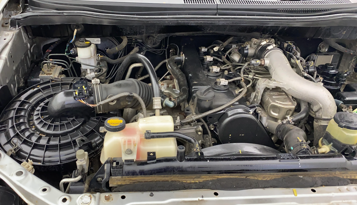 2014 Toyota Innova 2.5 GX 8 STR, Diesel, Manual, 73,319 km, Engine View - Right