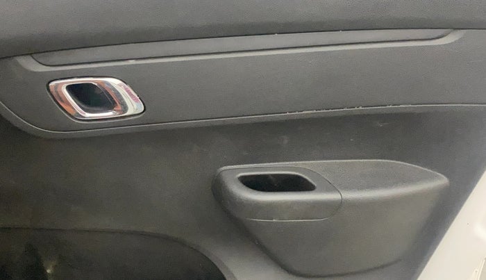 2018 Renault Kwid RXT 1.0 AMT (O), Petrol, Automatic, 47,888 km, Driver Side Door Panels Control