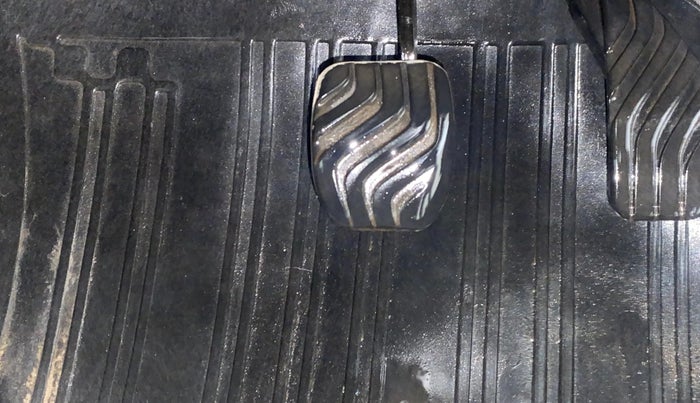 2018 Renault Kwid RXT 1.0 AMT (O), Petrol, Automatic, 47,888 km, Pedals