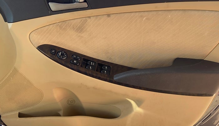 2017 Hyundai Verna 1.6 CRDI SX, Diesel, Manual, 98,200 km, Driver Side Door Panels Control