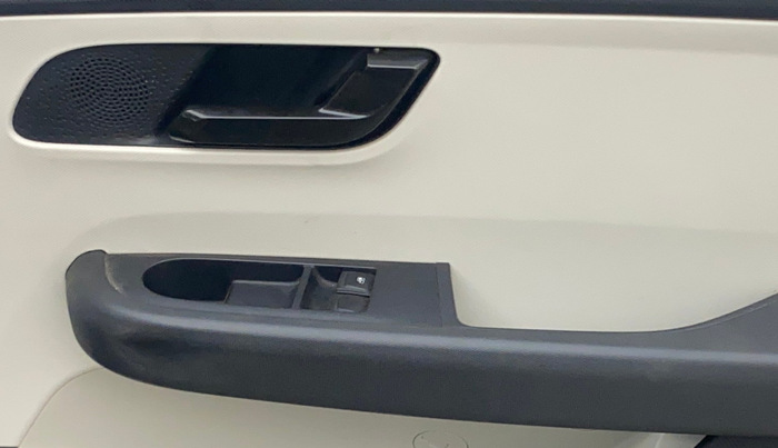 2021 Tata ALTROZ XE PETROL, Petrol, Manual, 30,527 km, Driver Side Door Panels Control