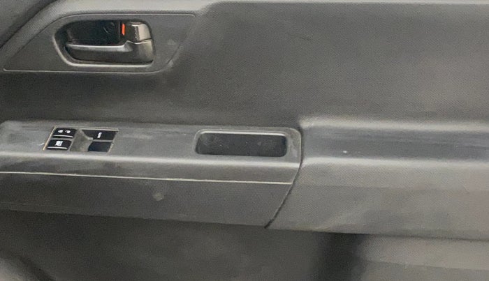 2022 Maruti New Wagon-R LXI CNG (O) 1.0, CNG, Manual, 56,484 km, Driver Side Door Panels Control