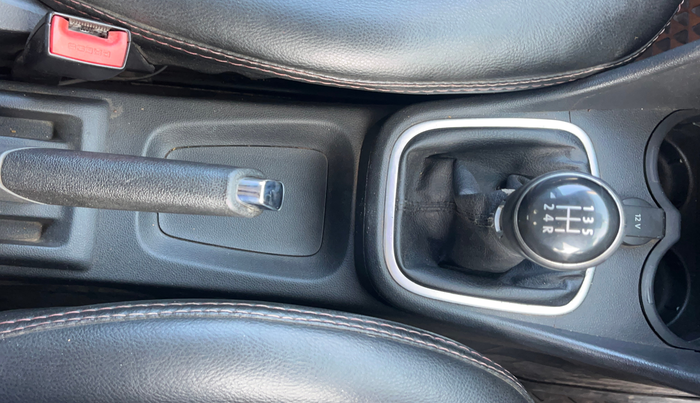 2019 Volkswagen Polo HIGHLINE PLUS 1.0 16 ALLOY, Petrol, Manual, 1,23,914 km, Gear Lever