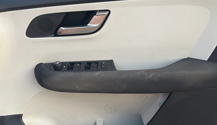 2021 Tata ALTROZ XZ PLUS DIESEL, Diesel, Manual, 89,664 km, Driver Side Door Panels Control