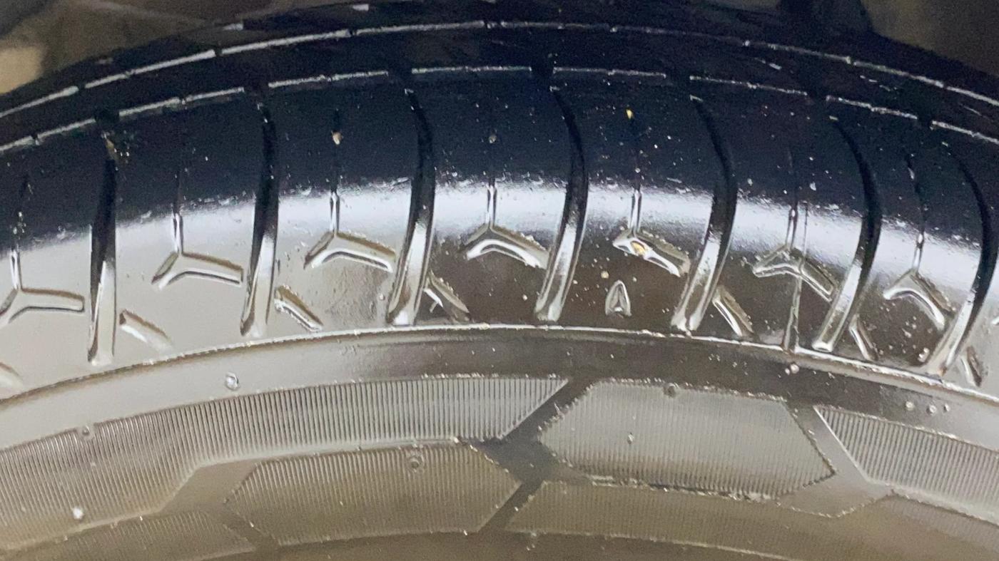2021 Hyundai NEW SANTRO SPORTZ EXECUTIVE MT CNG, CNG, Manual, 79,736 km, Left Front Tyre Tread
