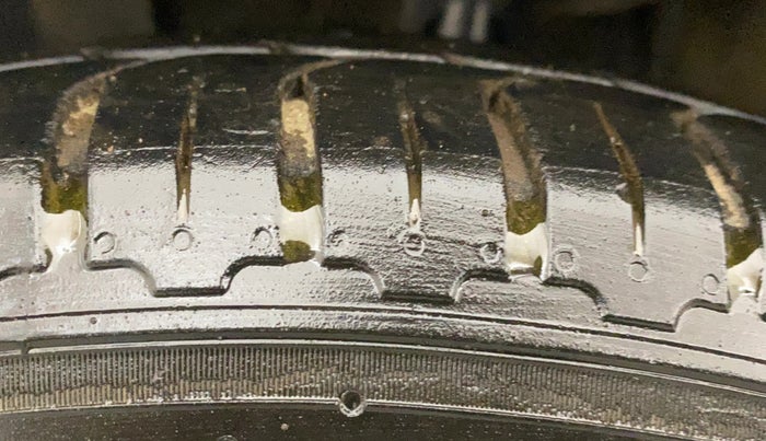 2016 Fiat Avventura EMOTION MULTIJET 1.3, Diesel, Manual, 47,730 km, Left Front Tyre Tread