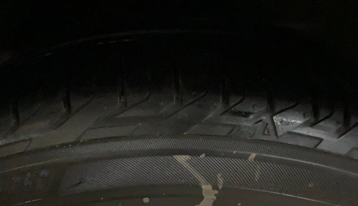 2022 MG ASTOR SHARP 1.5 CVT, Petrol, Automatic, 65,670 km, Right Front Tyre Tread