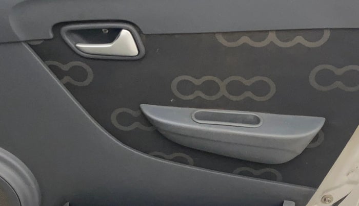 2016 Maruti Alto 800 LXI, Petrol, Manual, 1,09,996 km, Driver Side Door Panels Control