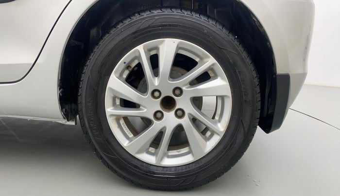 2012 Maruti Swift ZXI D, CNG, Manual, 48,375 km, Left Rear Wheel
