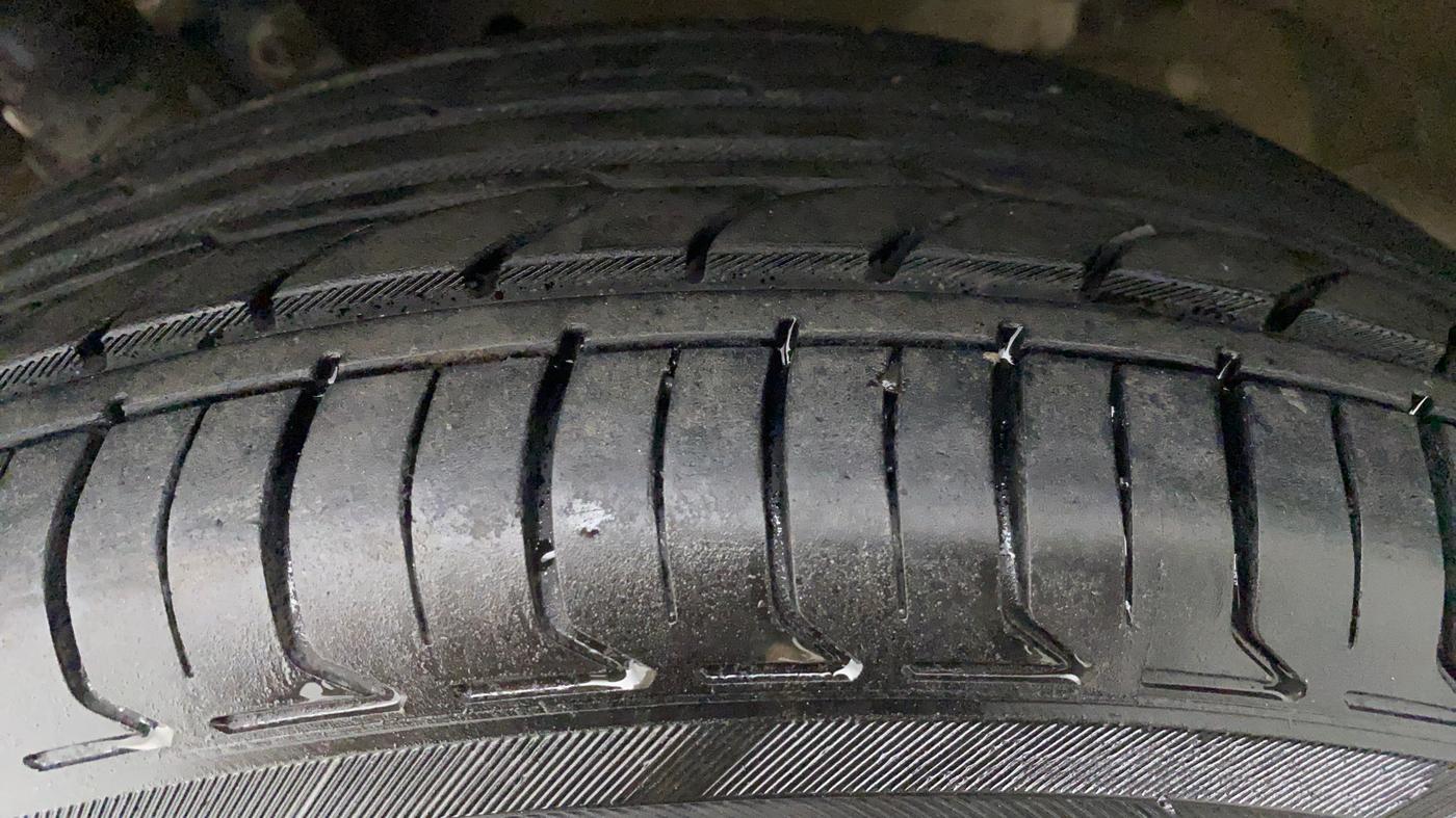 2012 Maruti Swift ZXI D, CNG, Manual, 48,375 km, Right Rear Tyre Tread