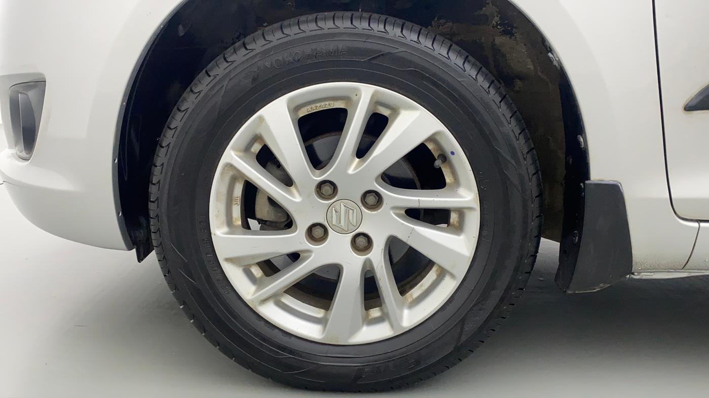 2012 Maruti Swift ZXI D, CNG, Manual, 48,375 km, Left Front Wheel