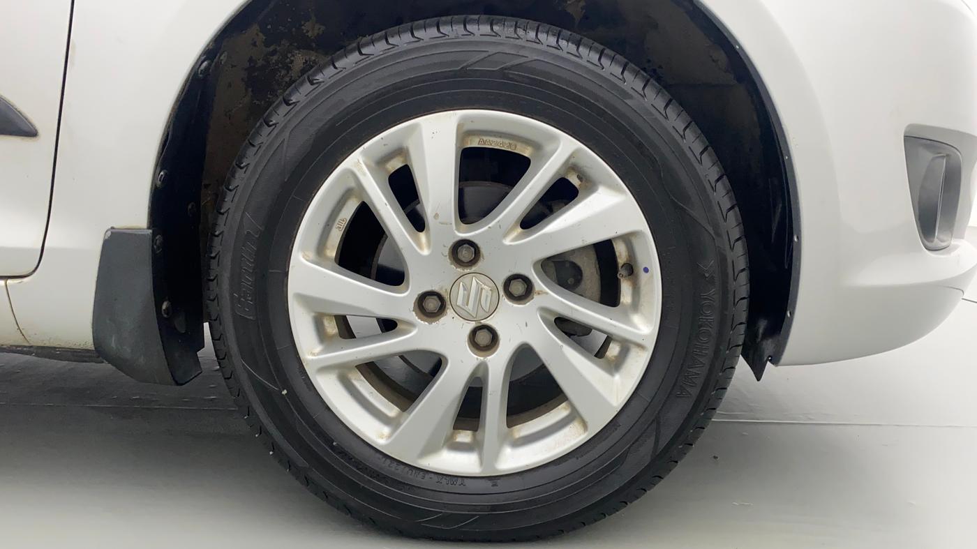 2012 Maruti Swift ZXI D, CNG, Manual, 48,375 km, Right Front Wheel