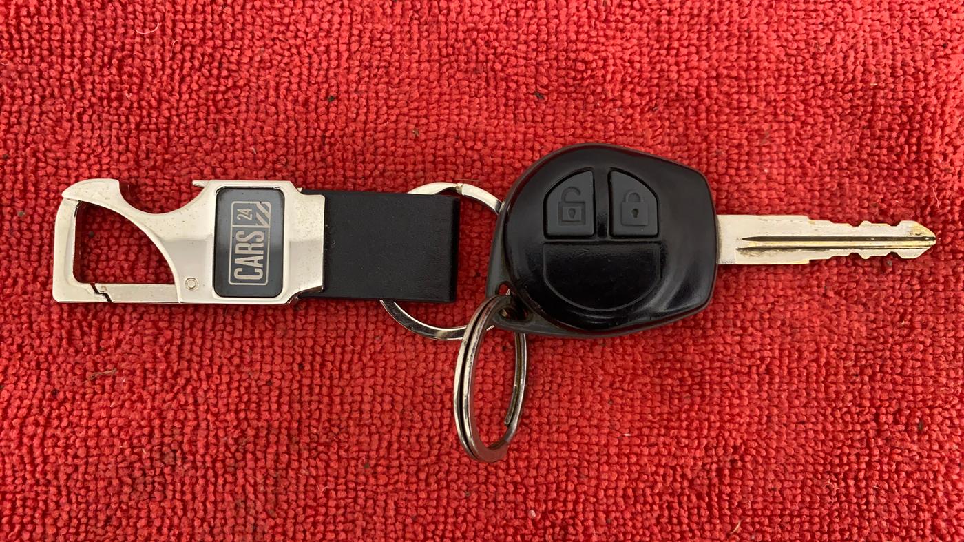 2012 Maruti Swift ZXI D, CNG, Manual, 48,375 km, Key Close Up