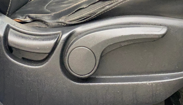 2017 Hyundai Creta SX PLUS AT 1.6 DIESEL, Diesel, Automatic, 89,988 km, Driver Side Adjustment Panel