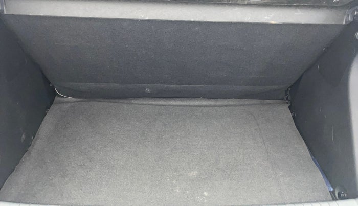 2016 Hyundai Elite i20 MAGNA 1.2, Petrol, Manual, 33,143 km, Boot Inside