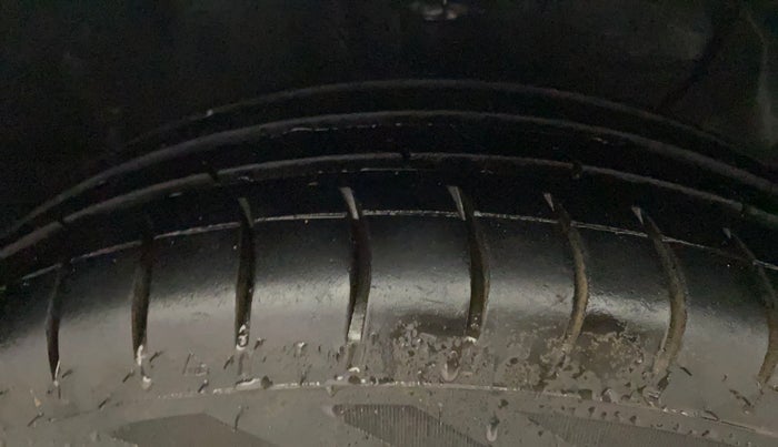 2016 Hyundai Elite i20 MAGNA 1.2, Petrol, Manual, 33,143 km, Right Front Tyre Tread