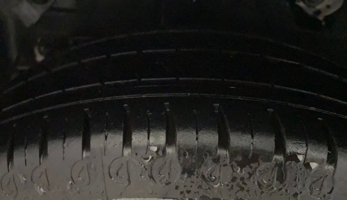 2016 Hyundai Elite i20 MAGNA 1.2, Petrol, Manual, 33,143 km, Right Rear Tyre Tread