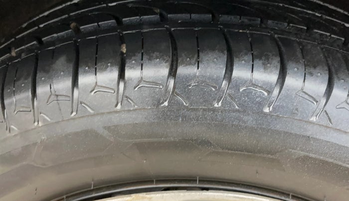 2016 Maruti Baleno DELTA PETROL 1.2, Petrol, Manual, 82,372 km, Right Rear Tyre Tread