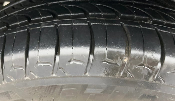 2016 Maruti Baleno DELTA PETROL 1.2, Petrol, Manual, 82,372 km, Left Front Tyre Tread