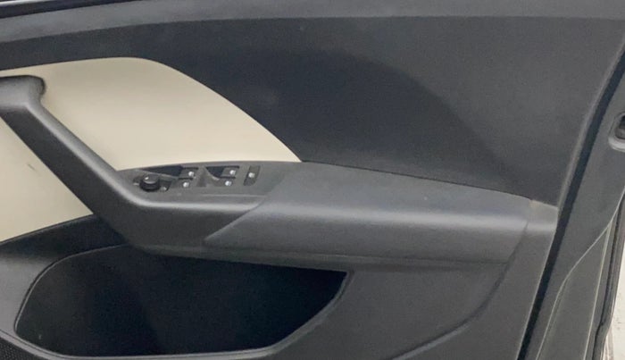 2022 Volkswagen TAIGUN TOPLINE 1.0 TSI MT, Petrol, Manual, 33,574 km, Driver Side Door Panels Control