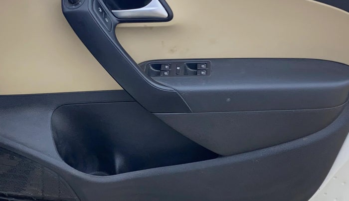 2017 Volkswagen Ameo COMFORTLINE 1.5 AT, Diesel, Automatic, 1,07,411 km, Driver Side Door Panels Control