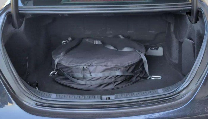 2017 Mercedes Benz E Class E 220 D, Diesel, Automatic, 45,820 km, Boot Inside