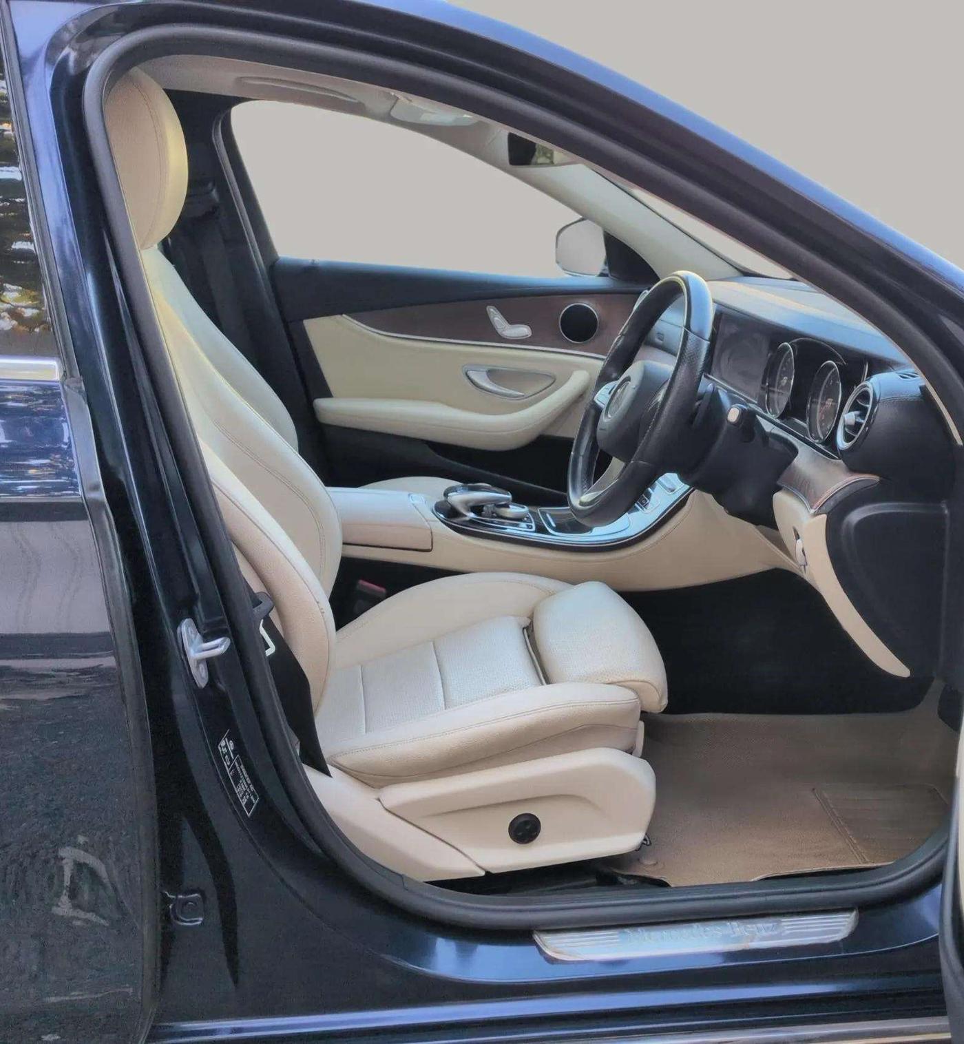 2017 Mercedes Benz E Class E 220 D, Diesel, Automatic, 45,820 km, Right Side Front Door Cabin