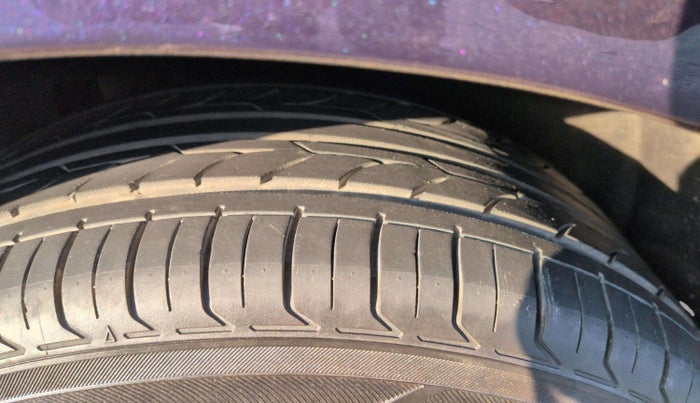 2017 Mercedes Benz E Class E 220 D, Diesel, Automatic, 45,820 km, Right Rear Tyre Tread