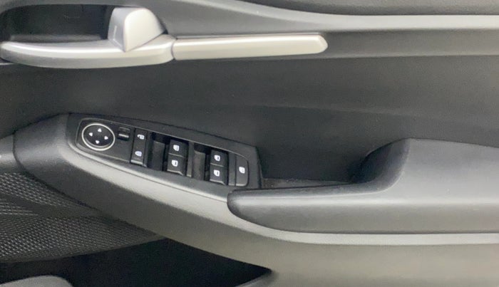 2022 KIA SELTOS HTK 1.5 PETROL, Petrol, Manual, 30,037 km, Driver Side Door Panels Control