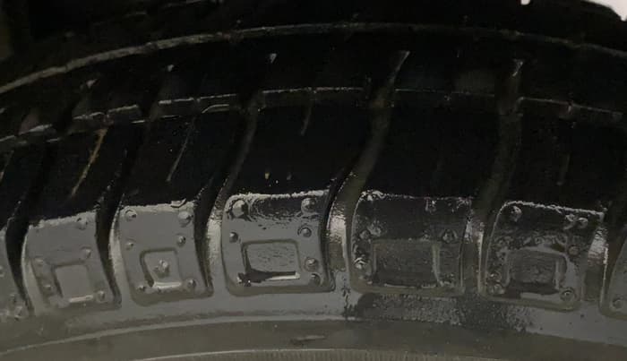 2016 Maruti Alto 800 VXI, Petrol, Manual, 24,581 km, Left Rear Tyre Tread