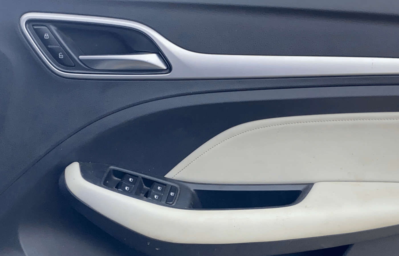 2023 MG ASTOR SUPER 1.5 MT, Petrol, Manual, 48,137 km, Driver Side Door Panels Control