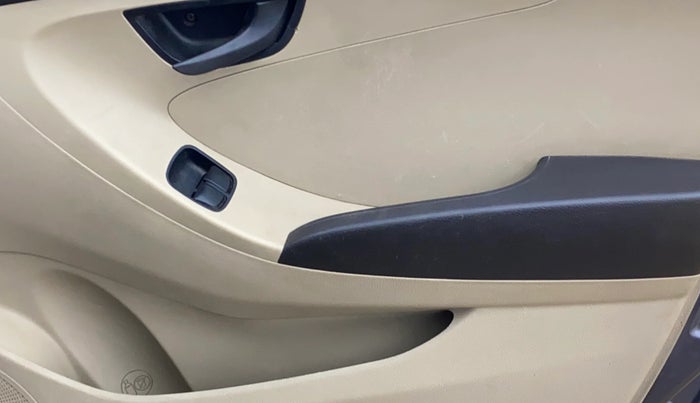 2015 Hyundai Eon ERA +, Petrol, Manual, 47,191 km, Driver Side Door Panels Control