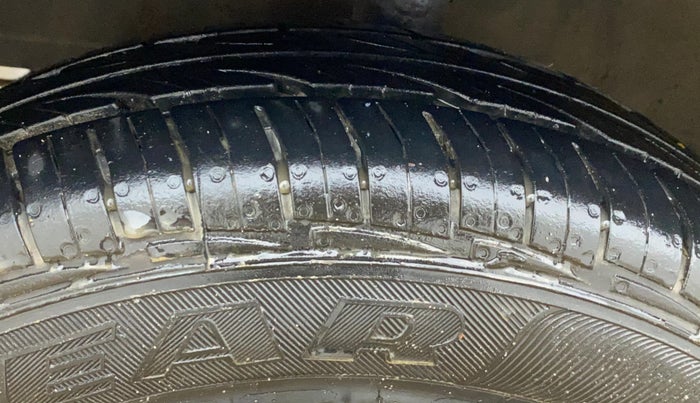 2015 Hyundai Eon ERA +, Petrol, Manual, 47,191 km, Left Front Tyre Tread