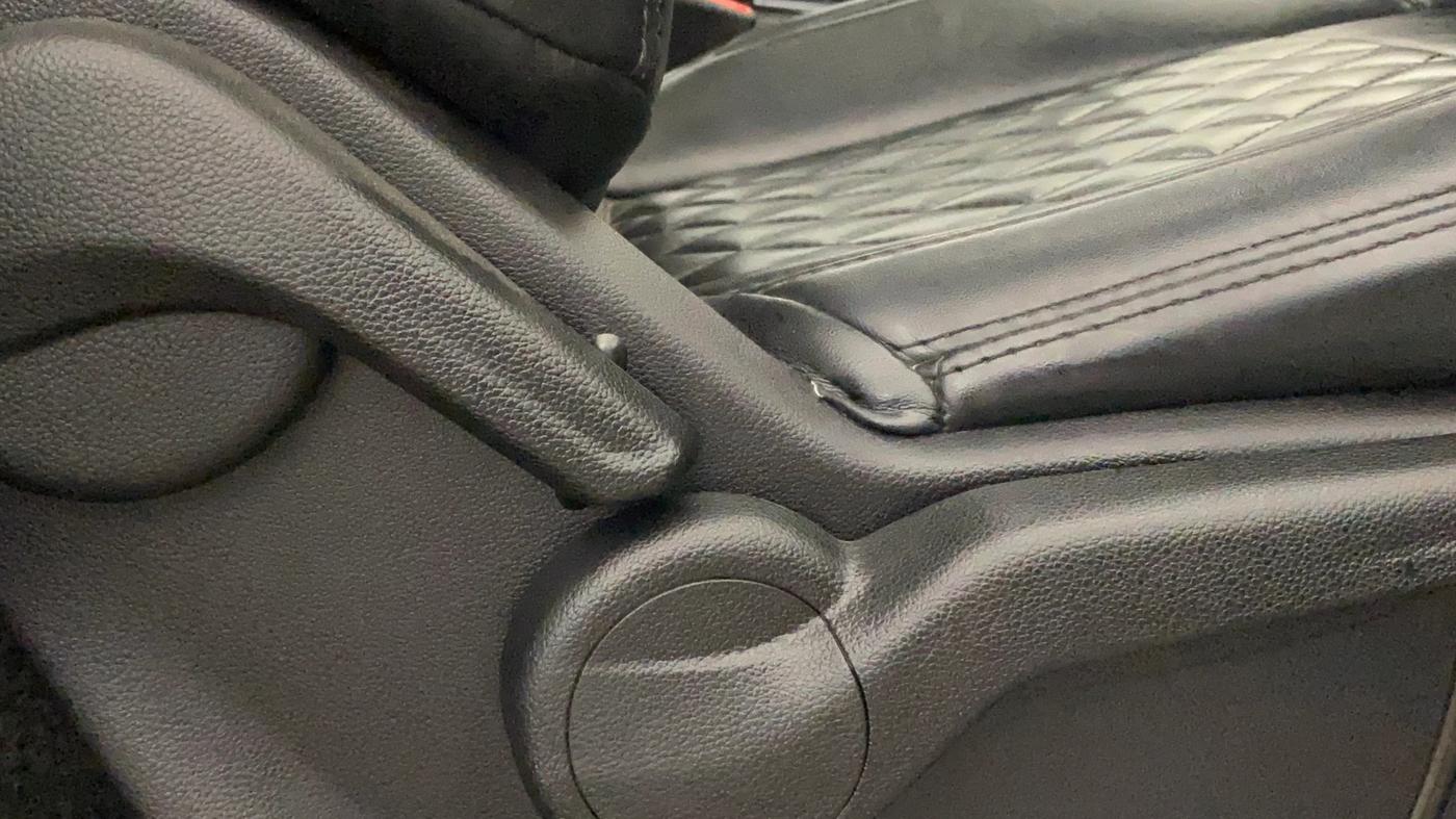 2022 Mahindra XUV700 AX 5 P MT 7 STR, Petrol, Manual, 33,015 km, Driver Side Adjustment Panel