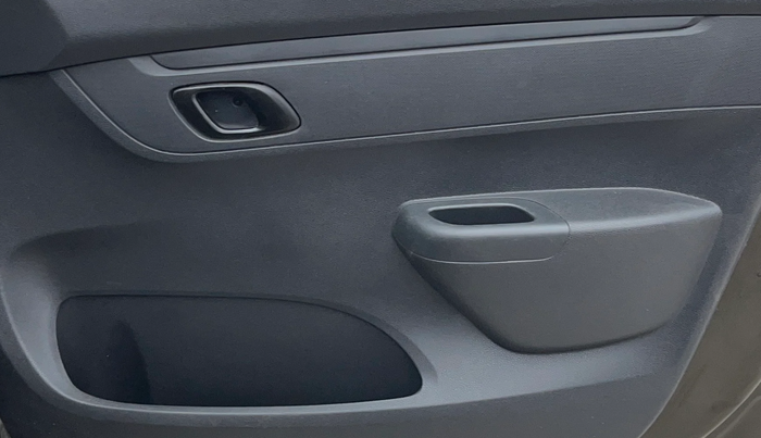 2016 Renault Kwid RXT 1.0, Petrol, Manual, 48,108 km, Driver Side Door Panels Control