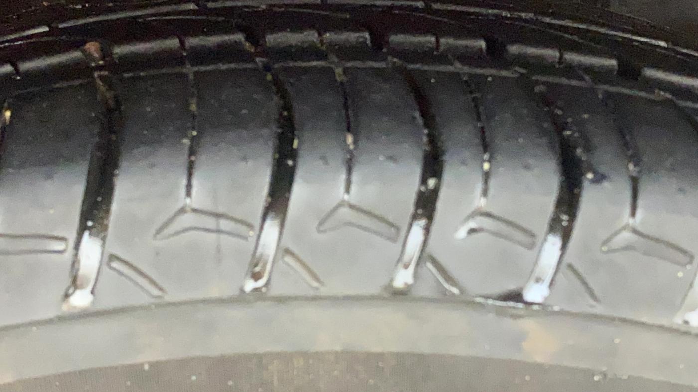 2013 Toyota Etios G, Petrol, Manual, 77,351 km, Right Front Tyre Tread