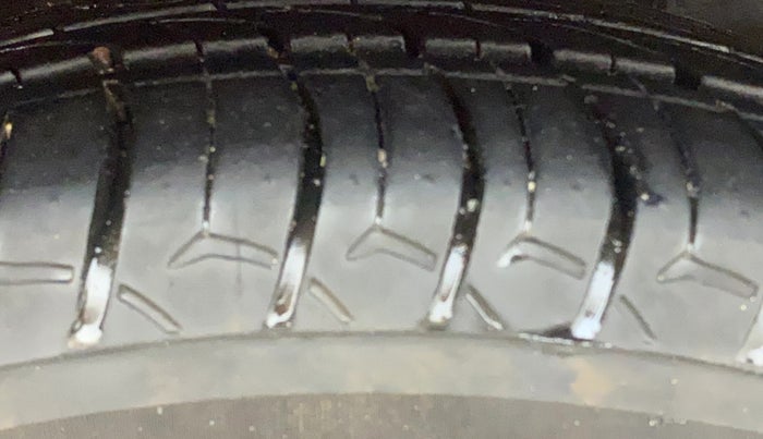 2013 Toyota Etios G, Petrol, Manual, 77,351 km, Right Front Tyre Tread