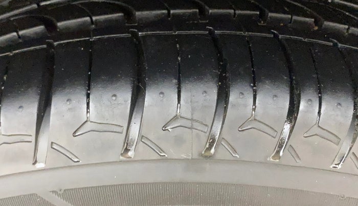 2013 Toyota Etios G, Petrol, Manual, 77,351 km, Left Rear Tyre Tread