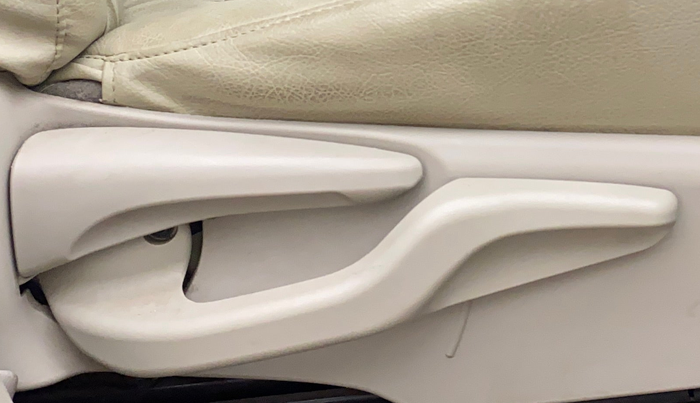 2013 Toyota Etios G, Petrol, Manual, 77,351 km, Driver Side Adjustment Panel