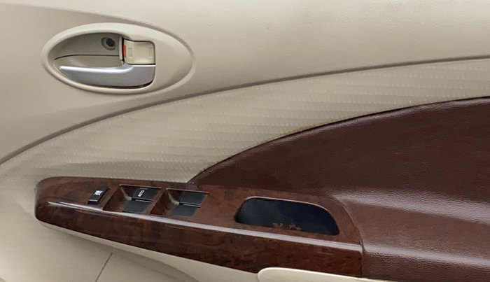 2013 Toyota Etios G, Petrol, Manual, 77,351 km, Driver Side Door Panels Control