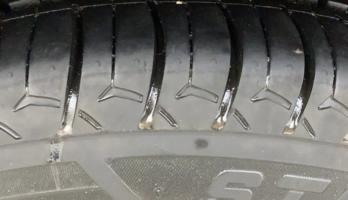 2013 Toyota Etios G, Petrol, Manual, 77,351 km, Right Rear Tyre Tread