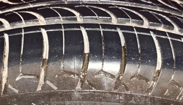 2016 Maruti Baleno DELTA PETROL 1.2, Petrol, Manual, 47,594 km, Right Front Tyre Tread