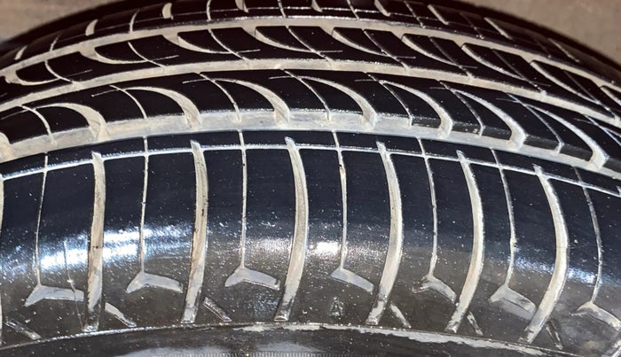 2016 Maruti Baleno DELTA PETROL 1.2, Petrol, Manual, 47,594 km, Left Front Tyre Tread